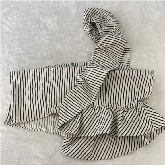 NWT Future Collective Blk/Wht Ruffle Stipe Top - Picture 4 of 7
